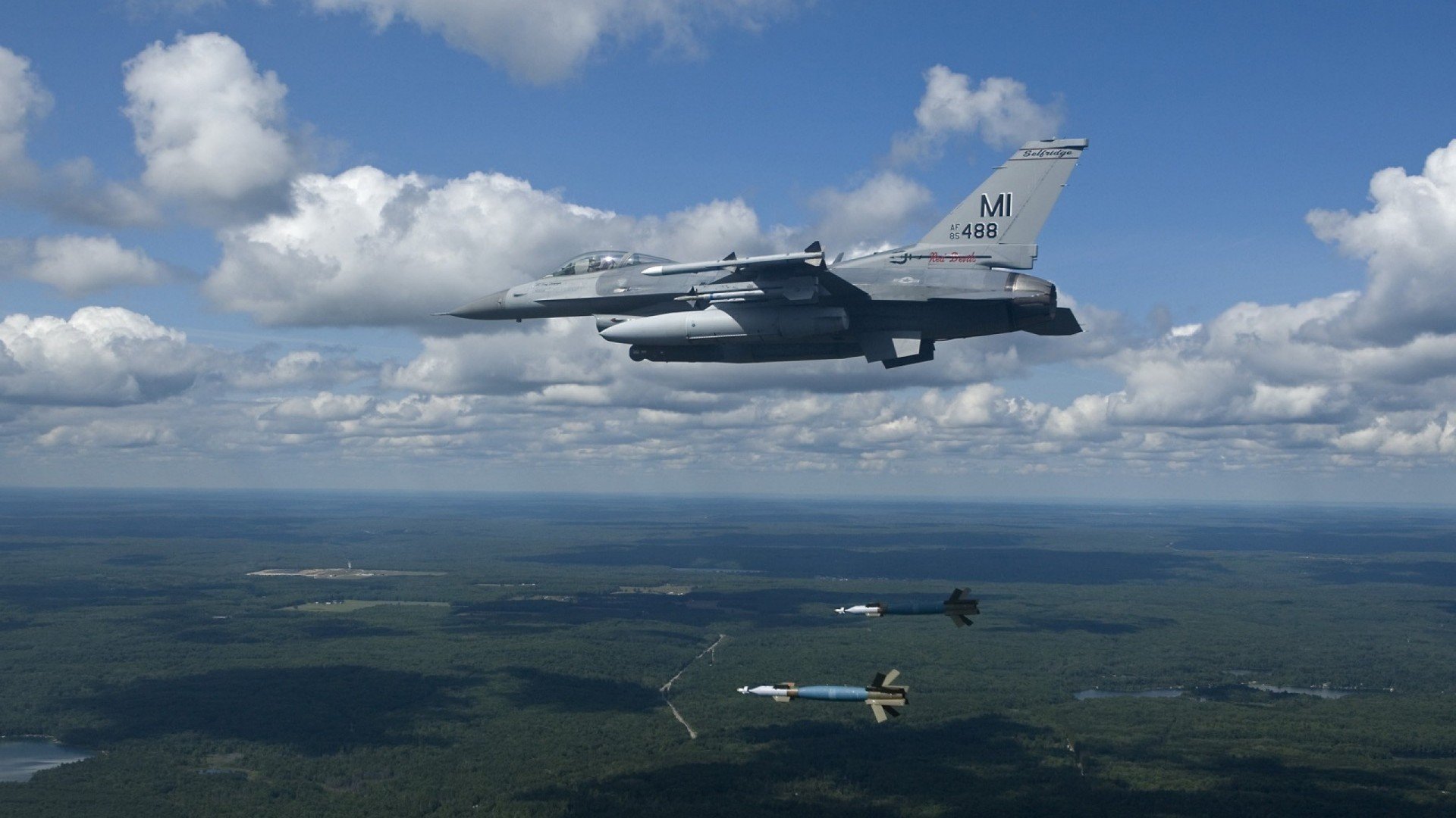 体育新闻中心联合平台推动体育直播弹幕互动规范化，体育直播信息